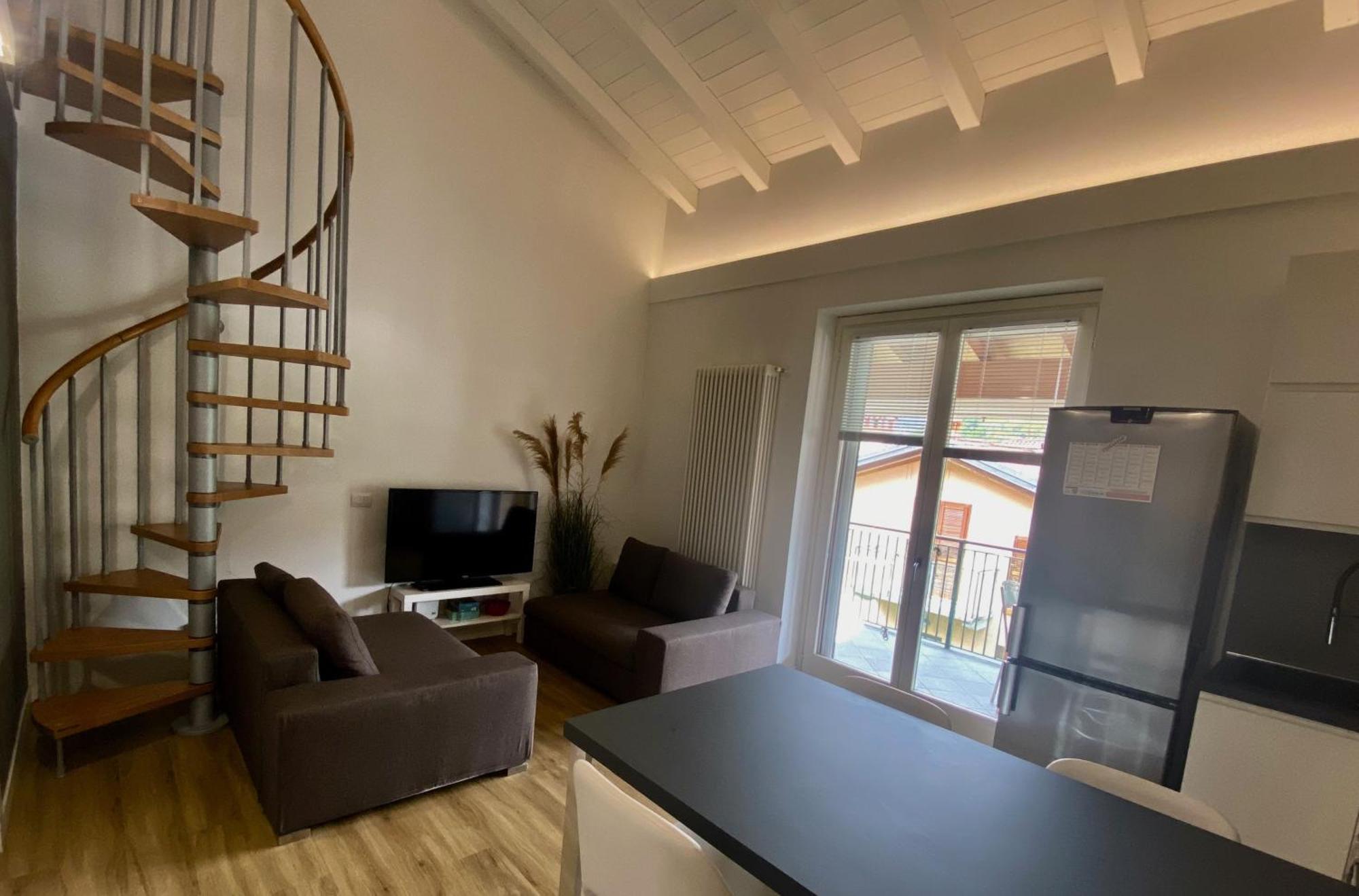 Modern Apartment With Terrace And Mezzanine Floor Colico Exterior foto
